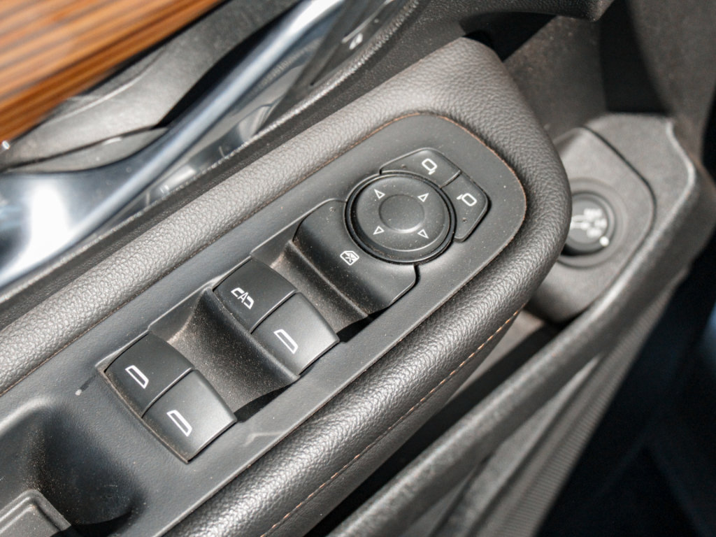 Used 2020 GMC Terrain SLE w/ Driver Convenience Package FWD image 9