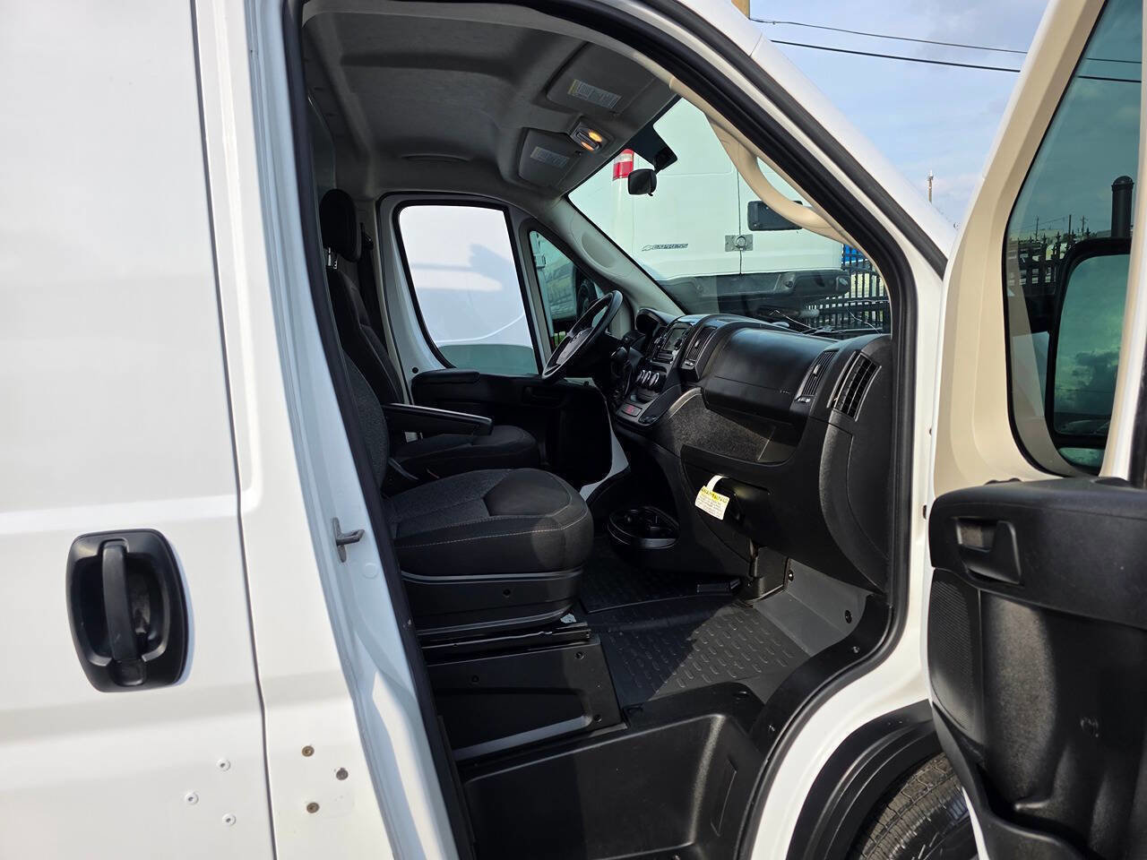 Used 2020 RAM ProMaster 2500 w/ Premium Appearance Group image 16