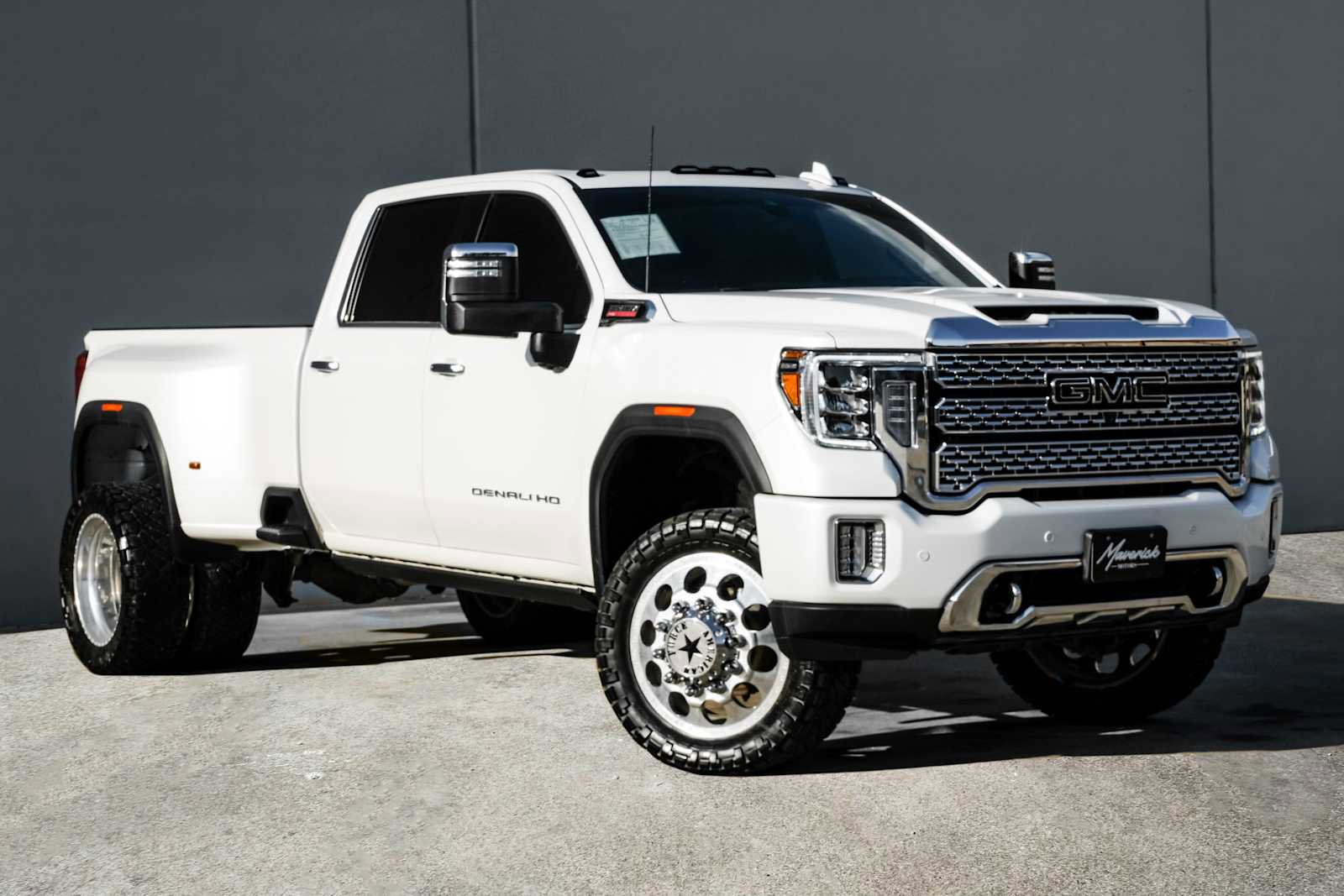Used 2022 GMC Sierra 3500 Denali w/ Denali Ultimate Package AWD/4WD image 7