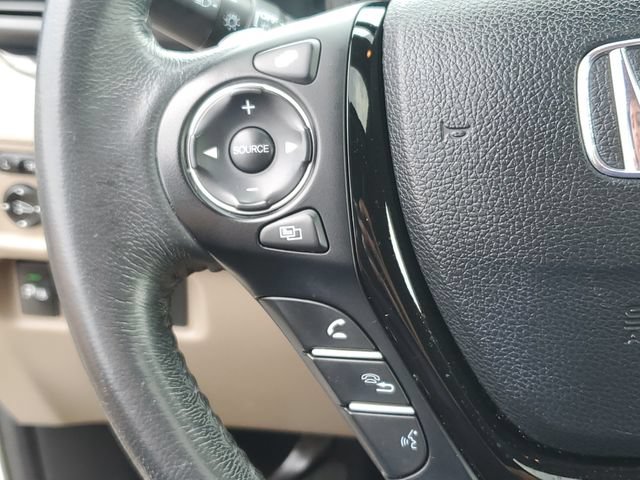 Used 2016 Honda Pilot Touring image 12