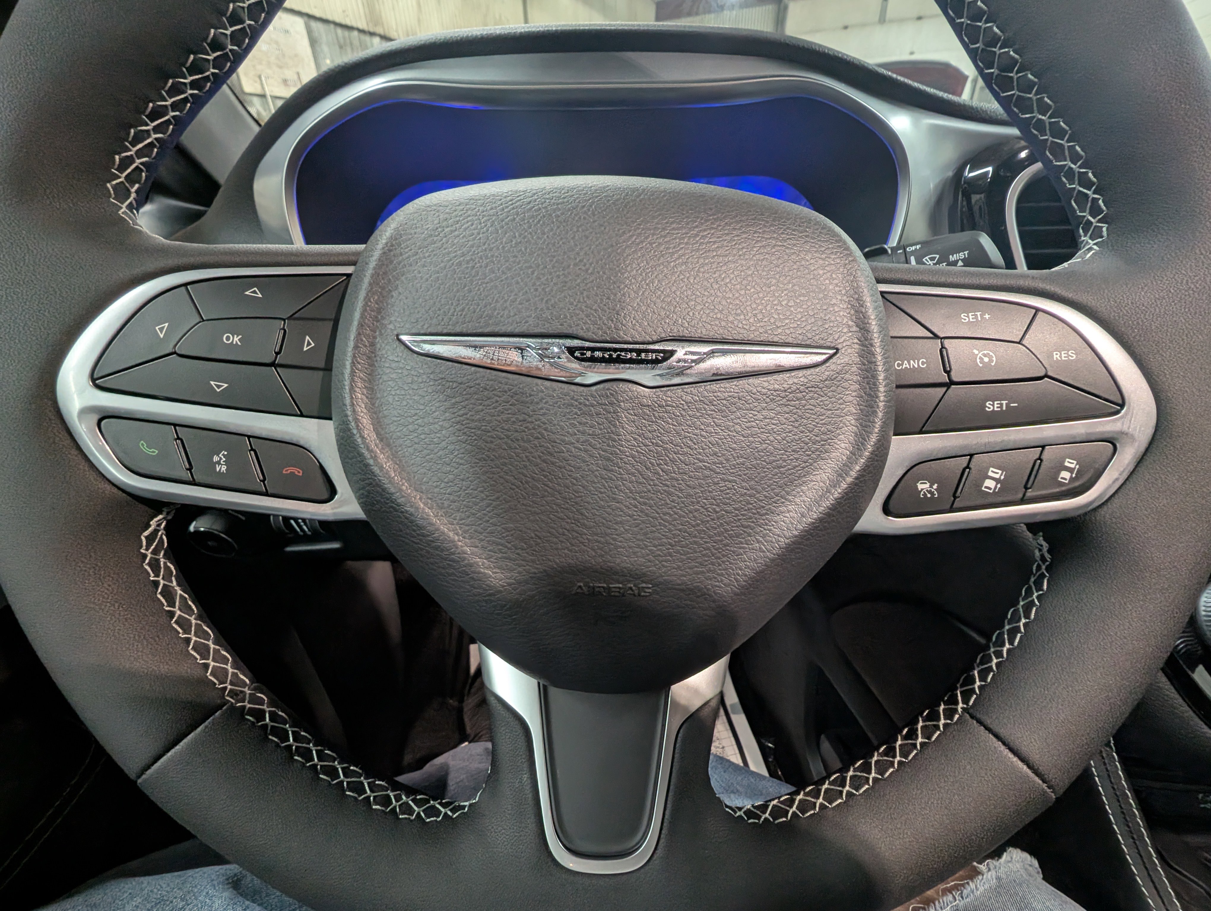 New 2026 Chrysler Pacifica Limited image 9