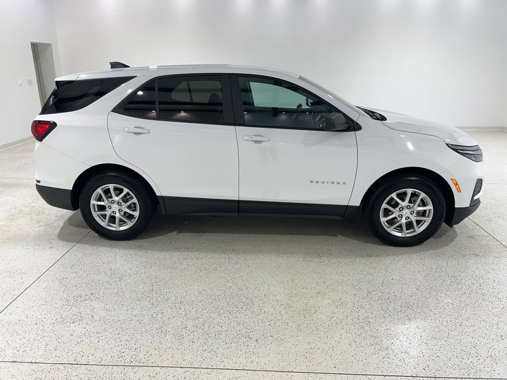 Used 2023 Chevrolet Equinox LS w/ LS Convenience Package FWD image 6