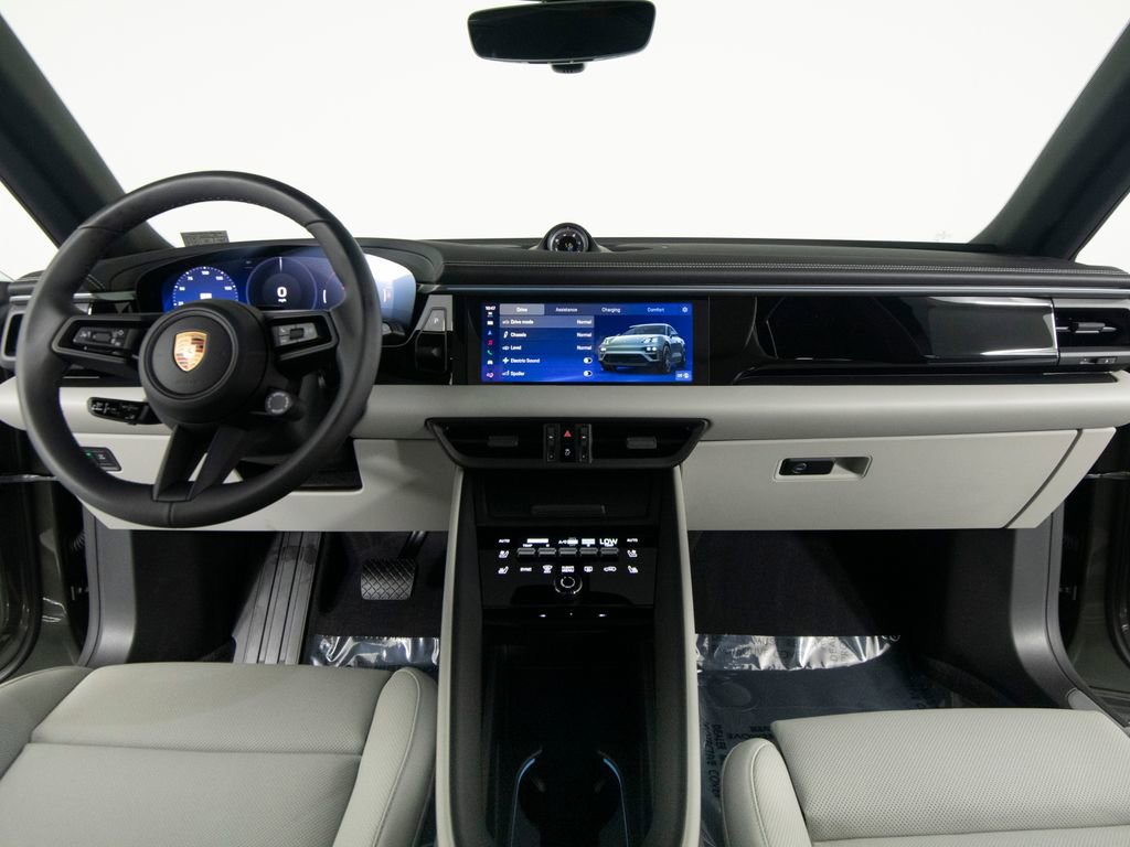 New 2026 Porsche Macan 4 Electric AWD/4WD image 32