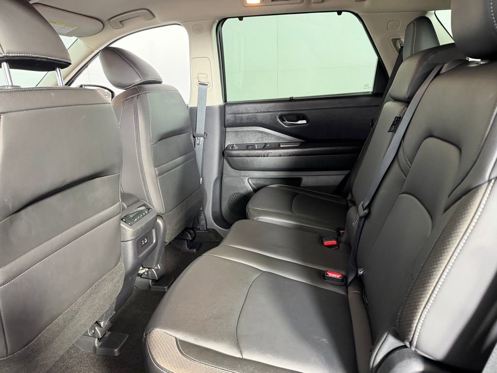 Used 2025 Nissan Pathfinder SL image 25