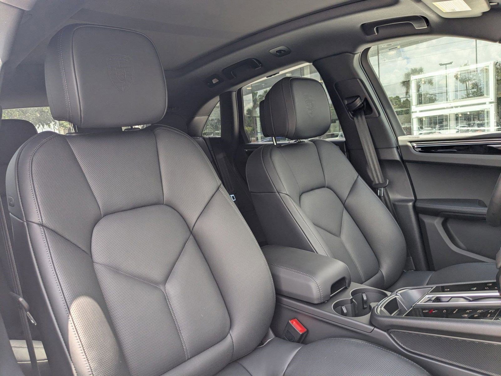 Certified 2025 Porsche Macan image 26