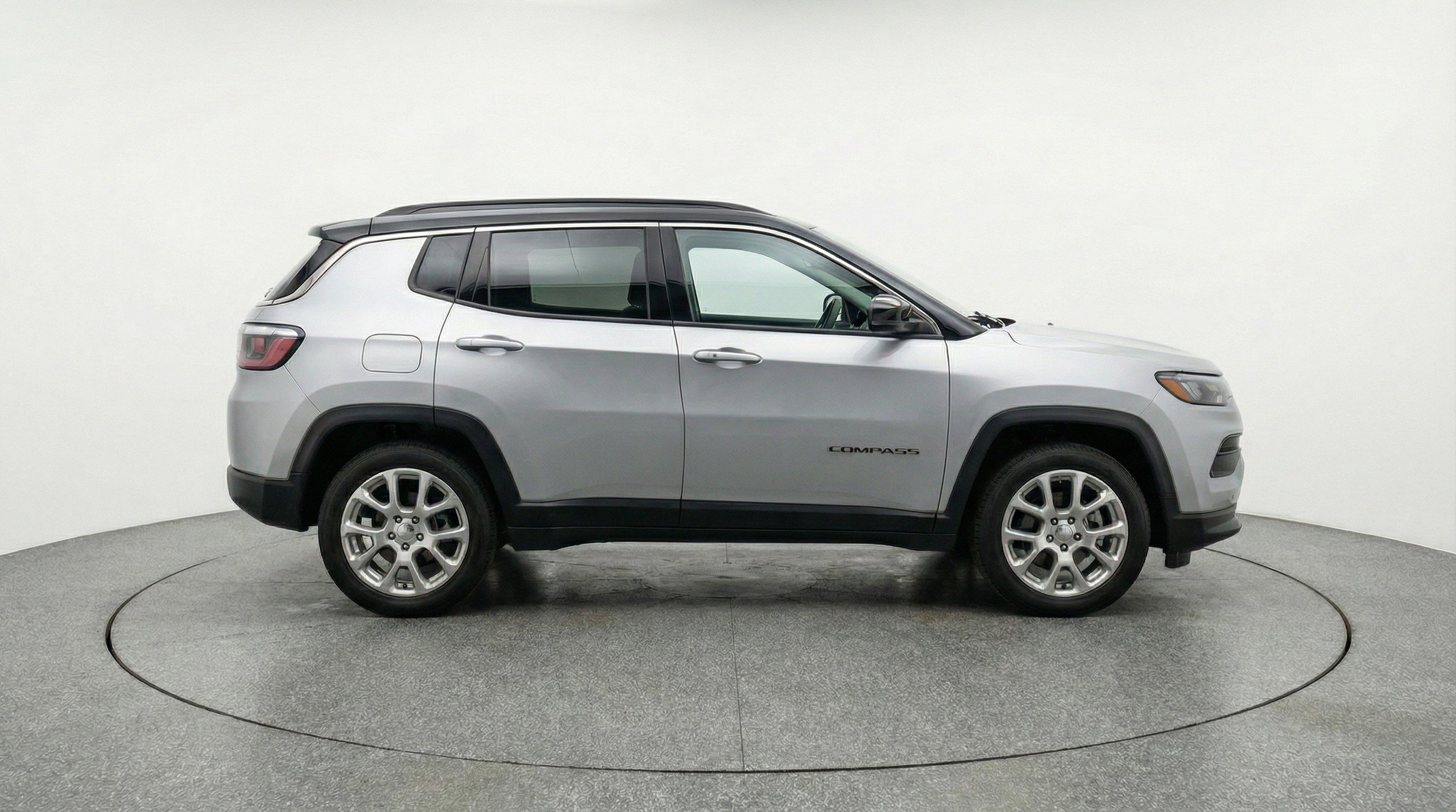 Used 2025 Jeep Compass Limited image 11