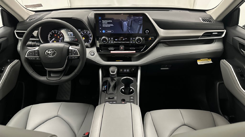 Certified 2024 Toyota Highlander XLE AWD/4WD image 23