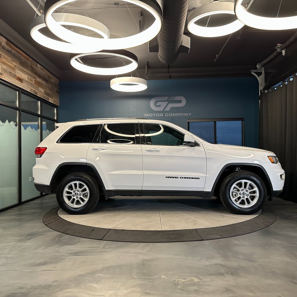 Used 2018 Jeep Grand Cherokee Laredo image 2
