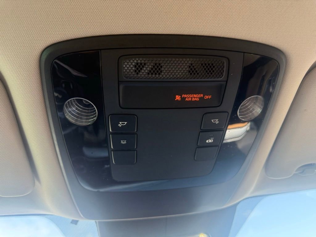 Used 2024 Kia Carnival LX FWD image 21