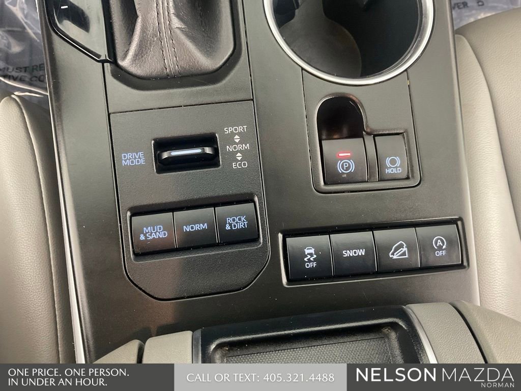 Used 2020 Toyota Highlander XLE AWD/4WD image 42