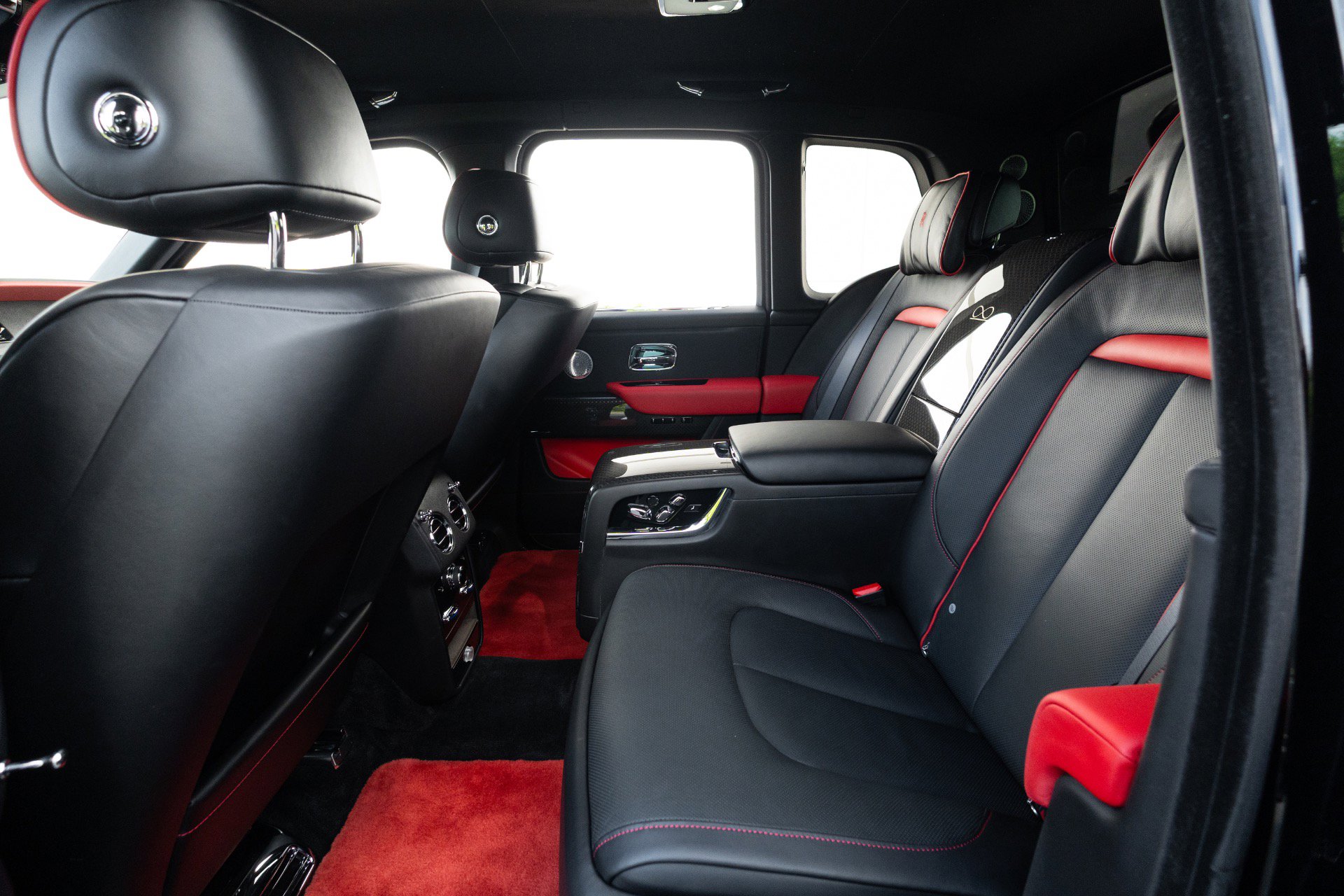 Used 2022 Rolls-Royce Cullinan Black Badge w/ Dark Exterior Package AWD/4WD image 76