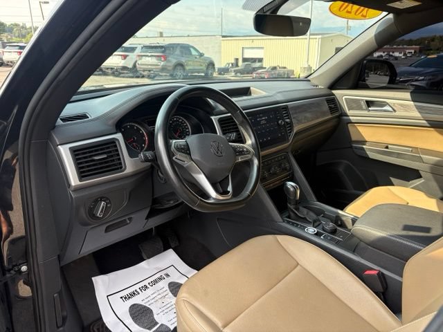 Used 2020 Volkswagen Atlas Cross Sport SE w/ Towing Package AWD/4WD image 3