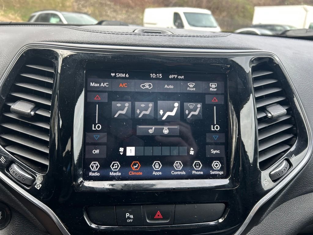 Used 2020 Jeep Cherokee Limited AWD/4WD image 16