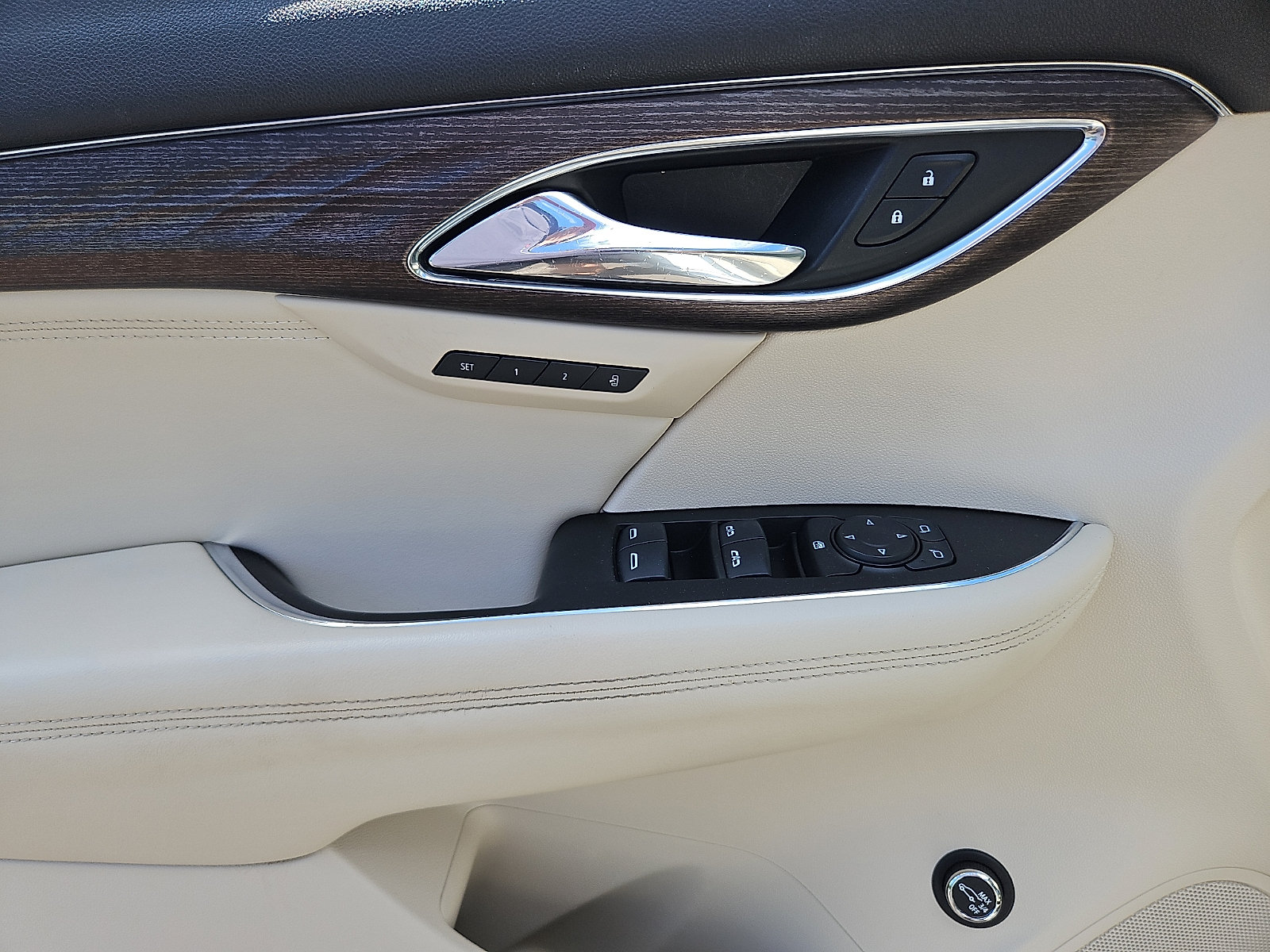 Used 2022 Buick Envision Avenir w/ Safety Package AWD/4WD image 12