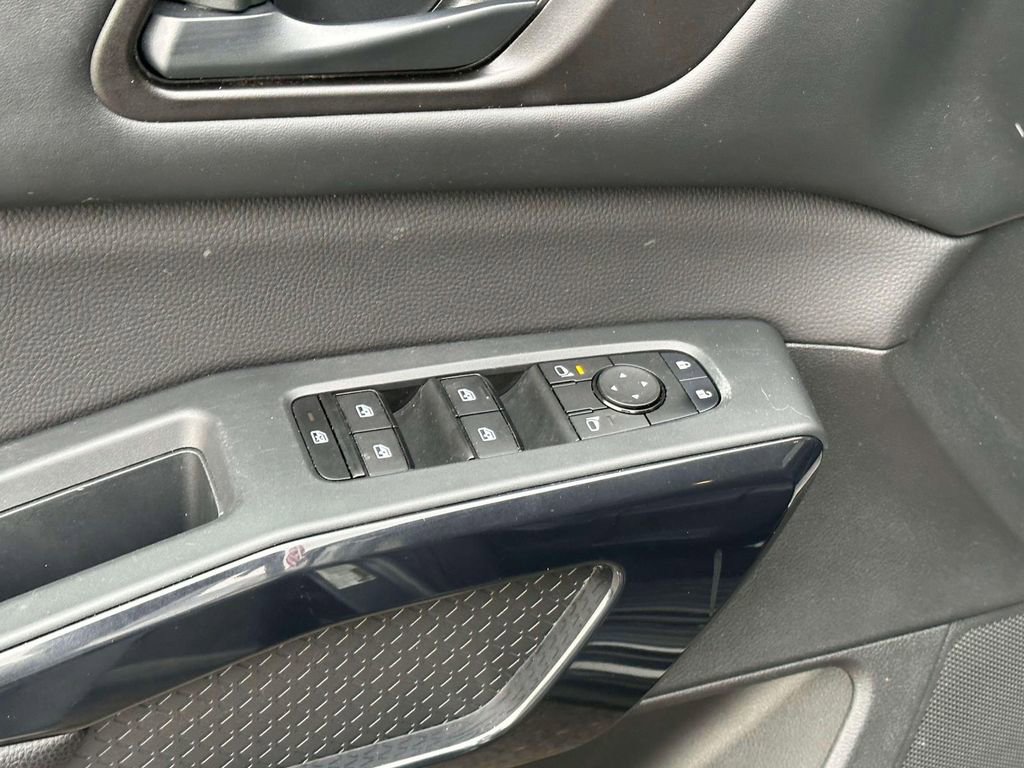 Used 2024 Nissan Pathfinder S AWD/4WD image 17
