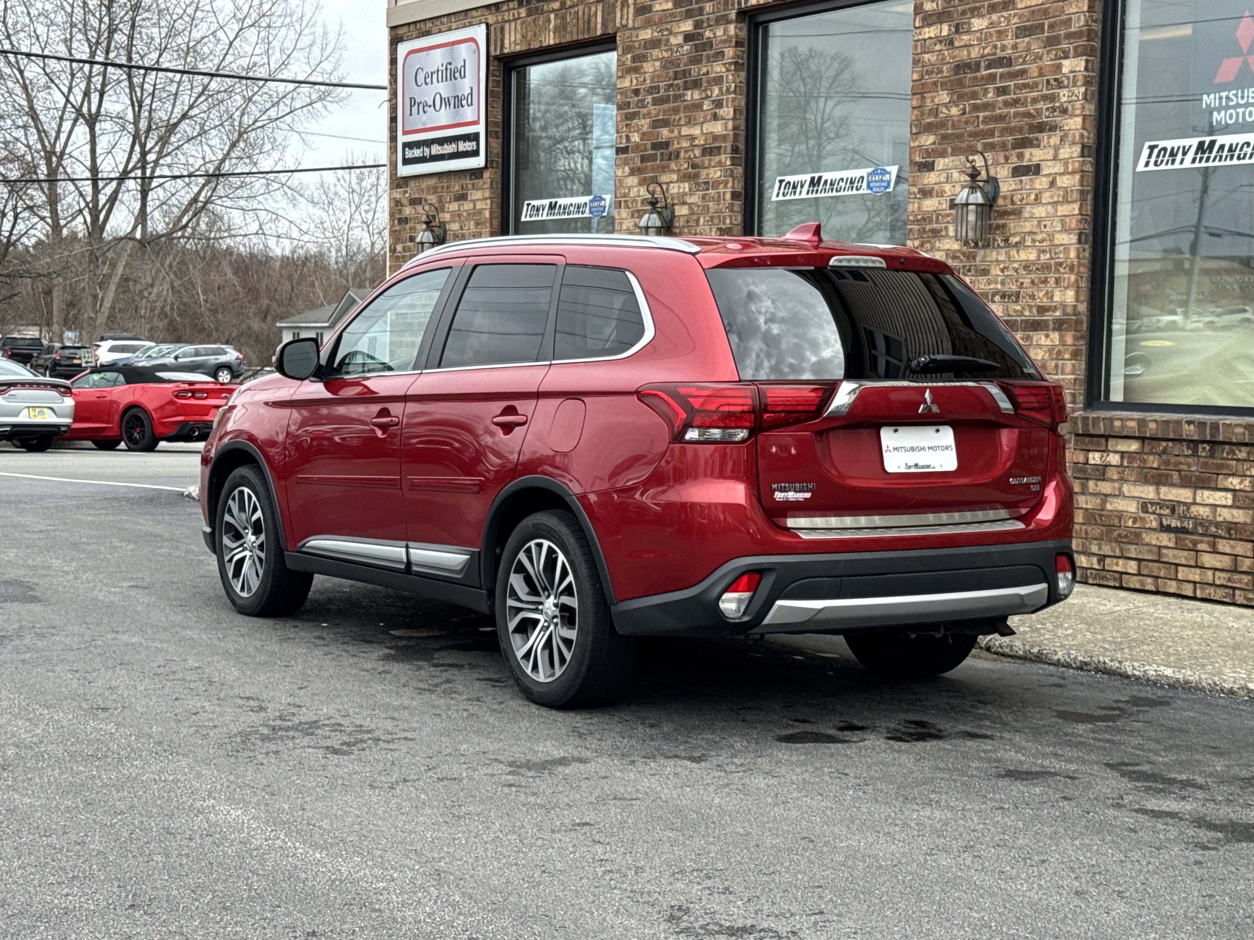 Used 2017 Mitsubishi Outlander SEL image 3