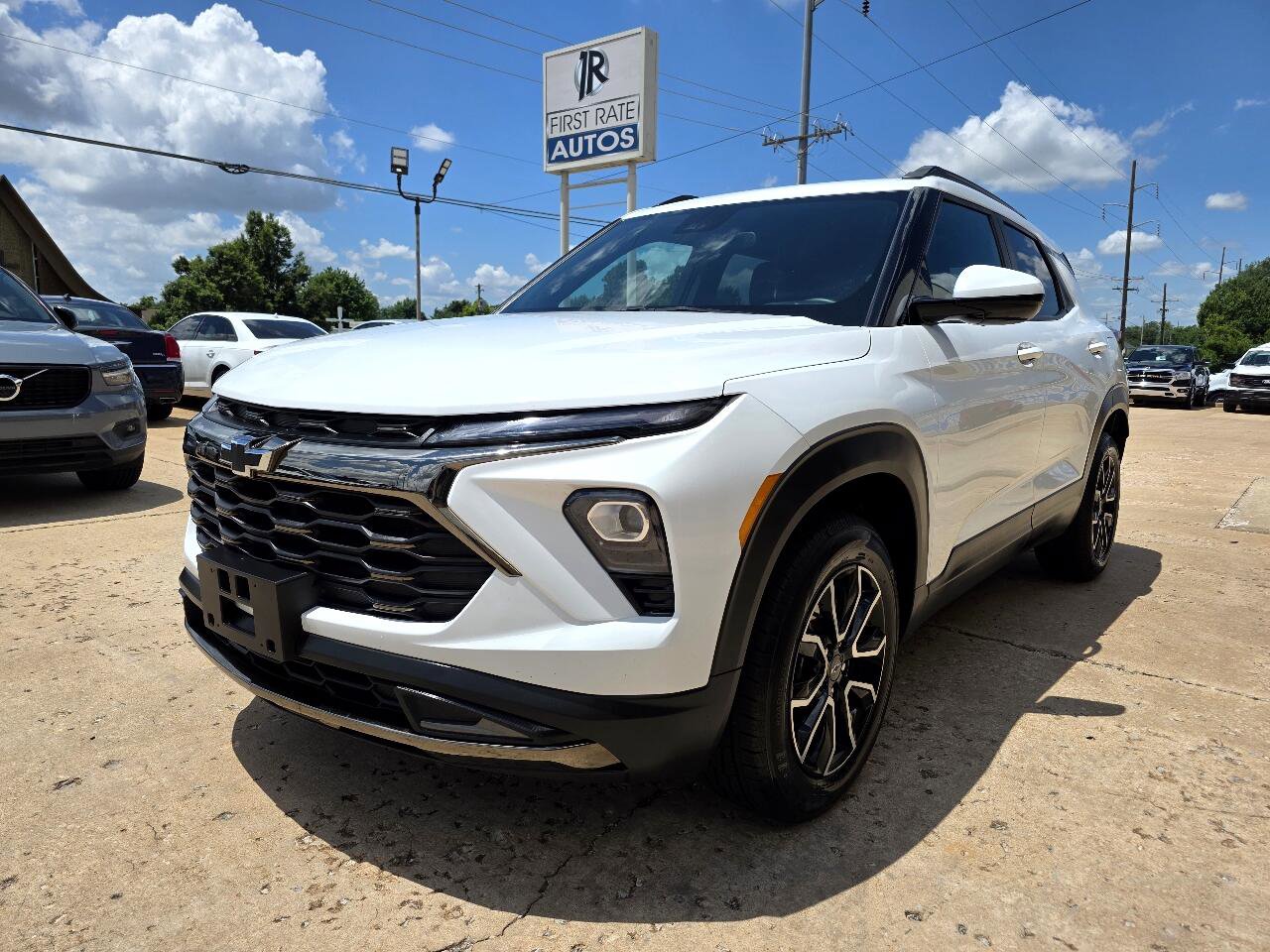 Used 2024 Chevrolet TrailBlazer ACTIV w/ Driver Confidence Package image 3