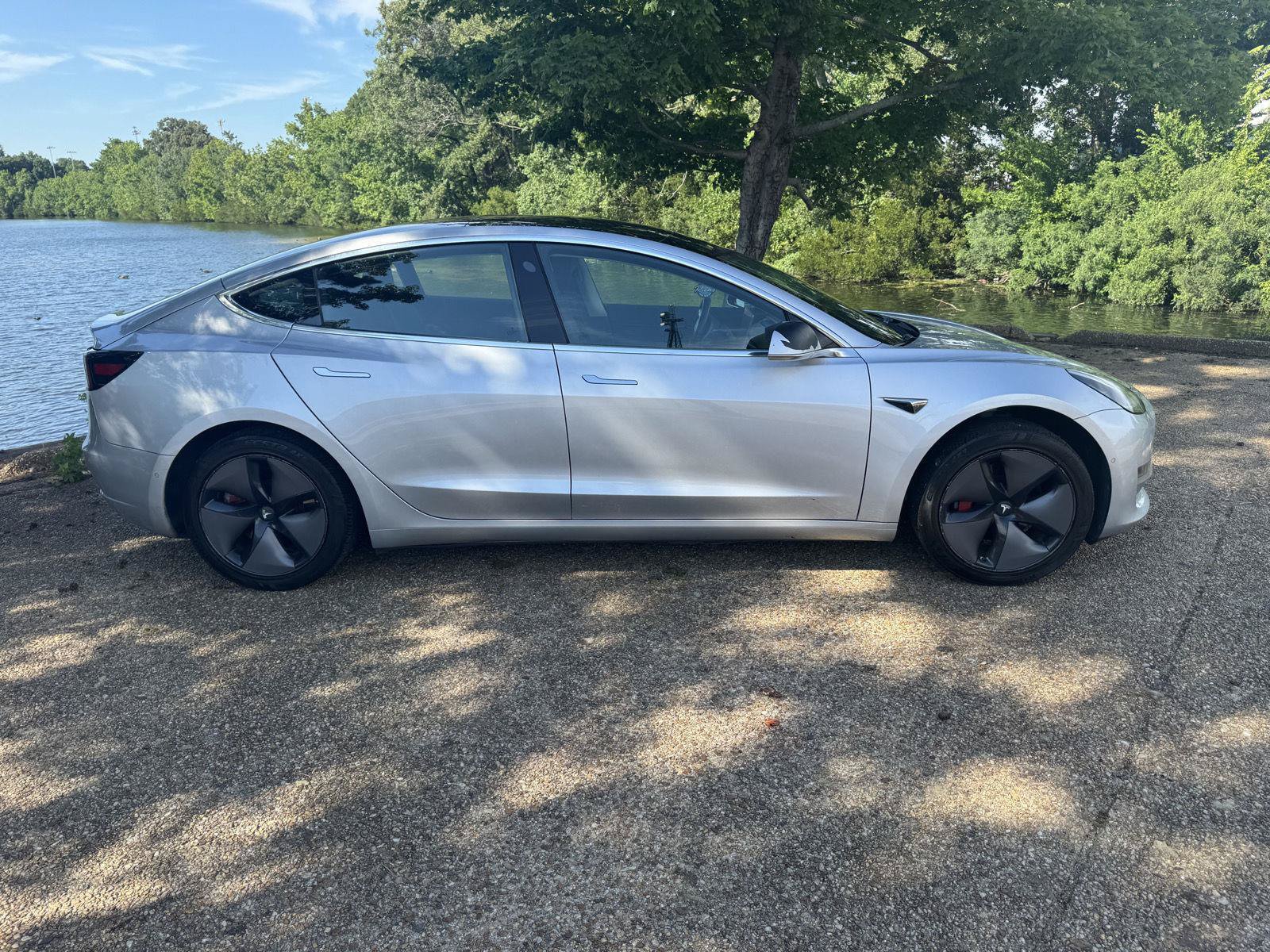 Used 2018 Tesla Model 3 Long Range RWD image 3