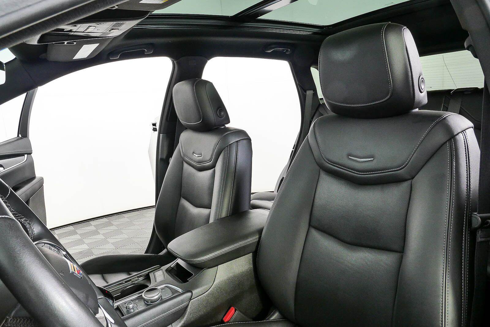 Certified 2023 Cadillac XT5 Premium Luxury w/ Technology Package FWD image 5