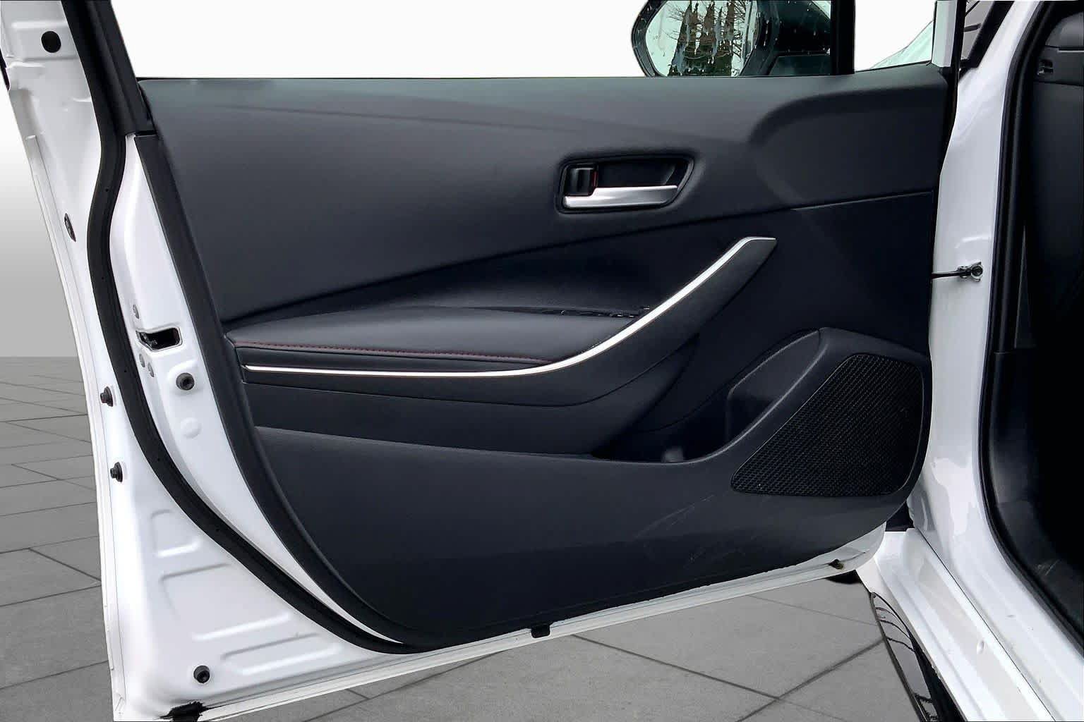 Certified 2025 Toyota Corolla SE w/ SE Premium Package FWD image 21
