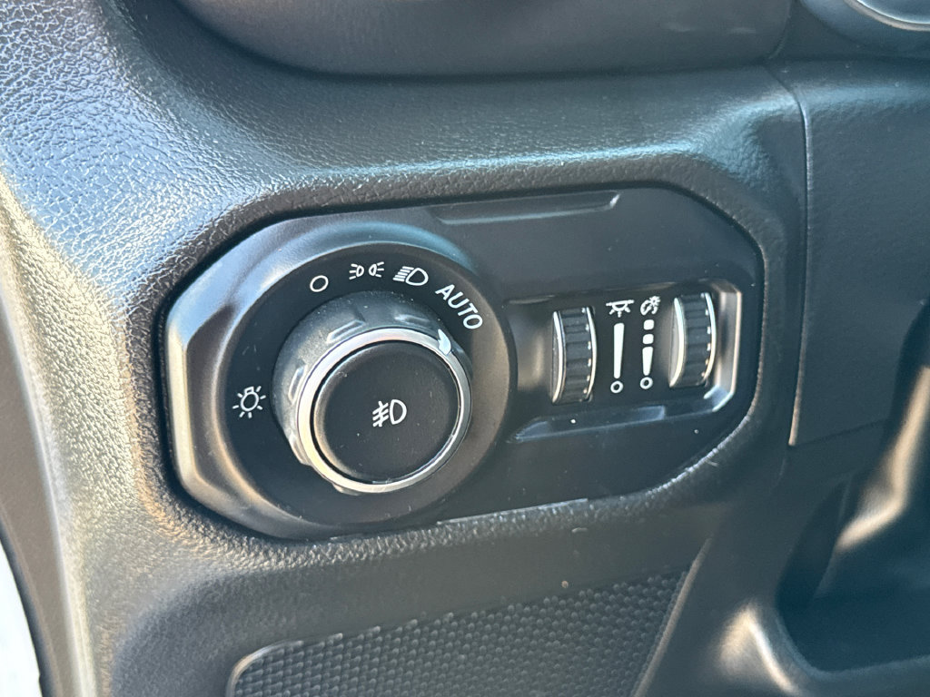 Used 2022 Jeep Wrangler Unlimited Sahara AWD/4WD image 27
