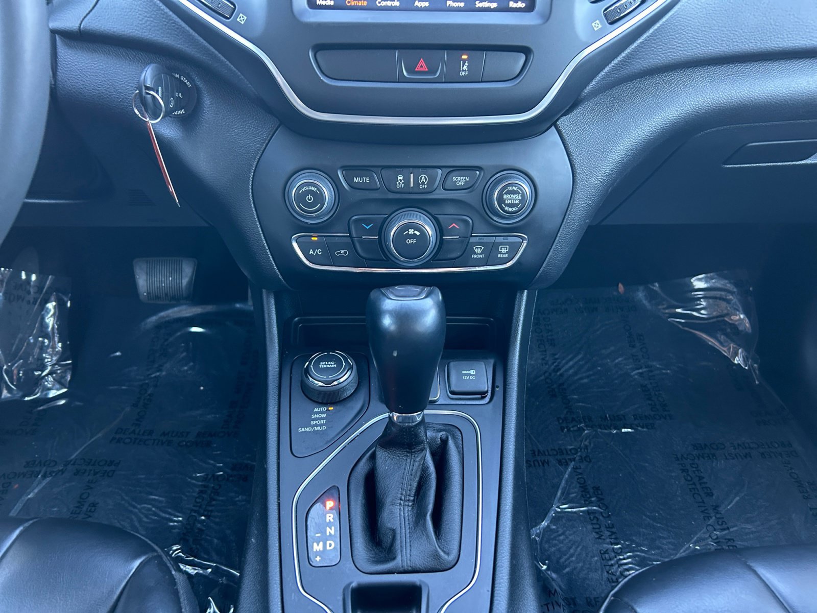 Used 2022 Jeep Cherokee Latitude AWD/4WD image 12