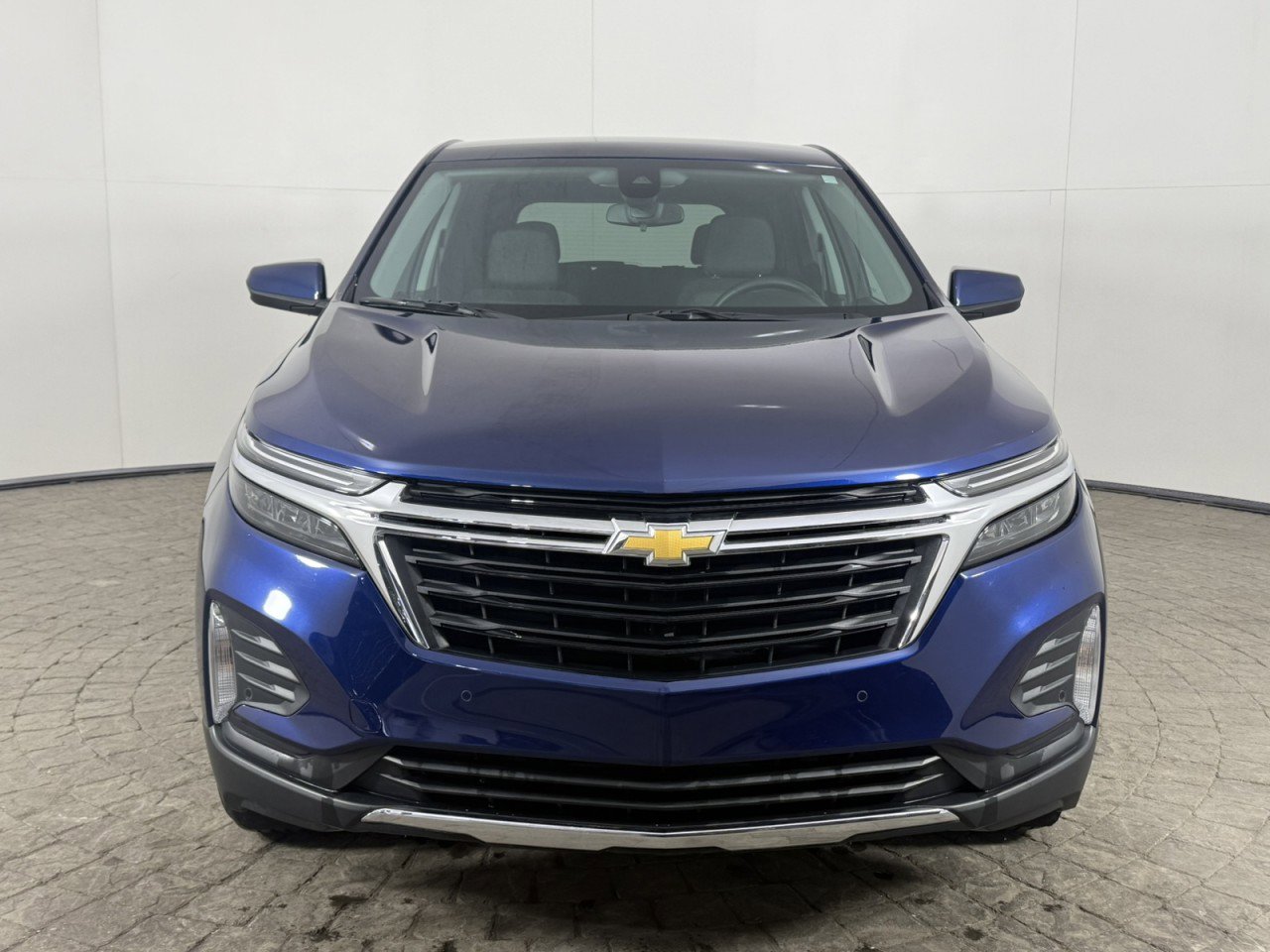 Used 2023 Chevrolet Equinox LT image 2