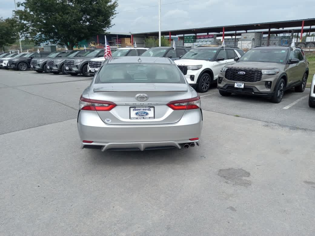 Used 2022 Toyota Camry SE FWD image 6