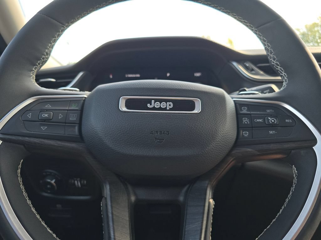 Used 2024 Jeep Grand Cherokee Limited AWD/4WD image 30