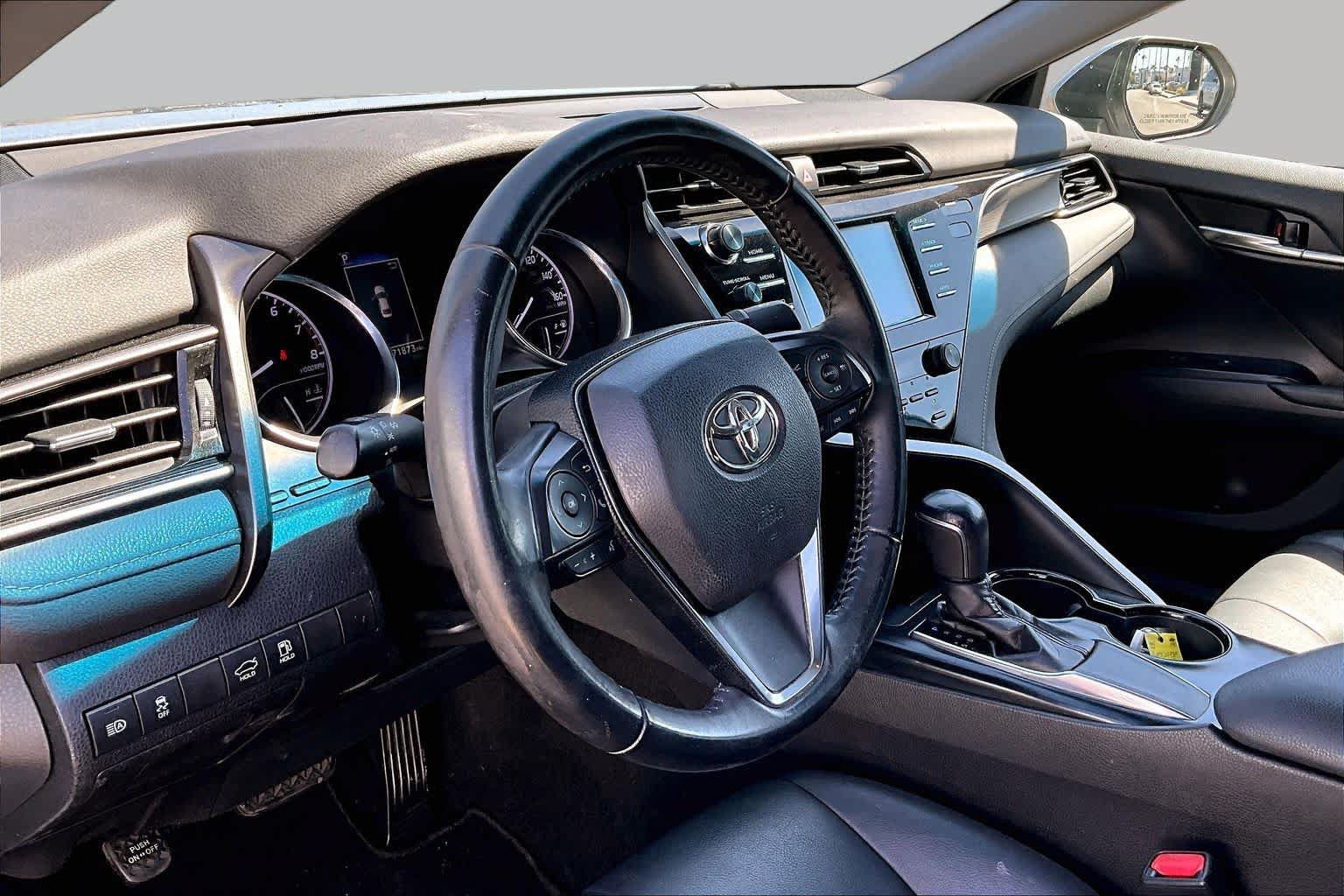 Used 2020 Toyota Camry SE w/ Convenience Package FWD image 17