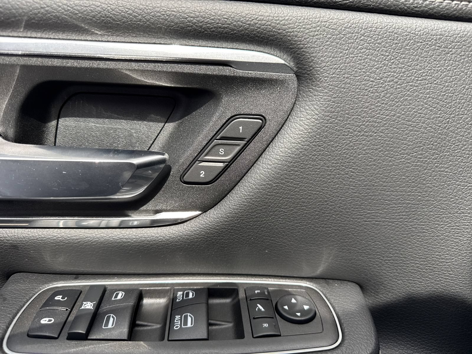 Used 2022 RAM 1500 Laramie RWD image 17