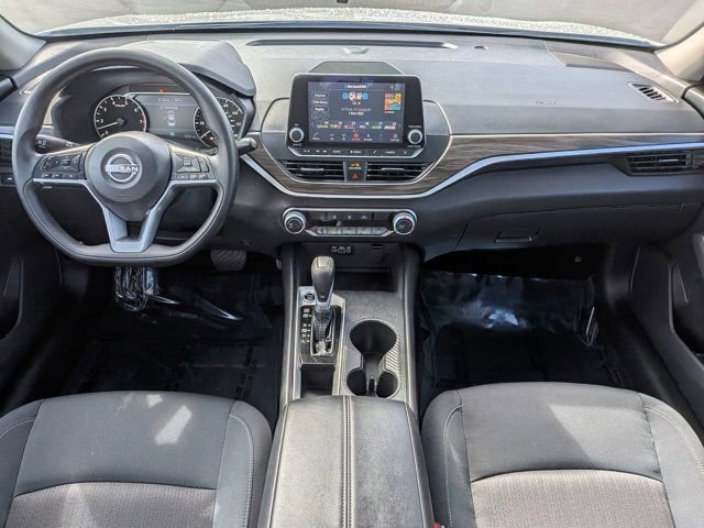 Used 2025 Nissan Altima 2.5 SV image 14