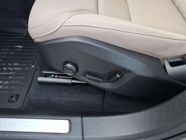 New 2026 Volvo XC60 B5 Plus w/ Protection Package Premier AWD/4WD image 16