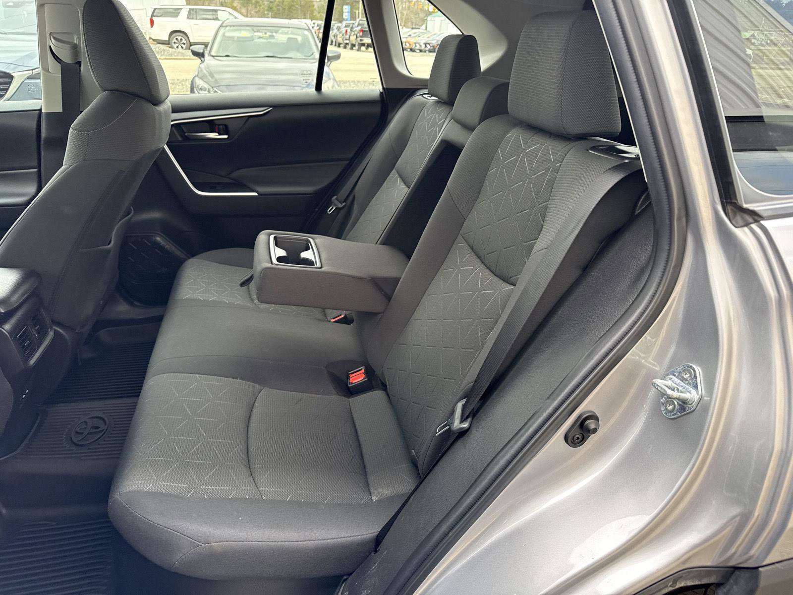 Used 2022 Toyota RAV4 XLE w/ Convenience Package image 11