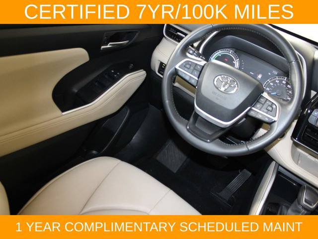 Used 2024 Toyota Highlander XLE AWD/4WD image 16