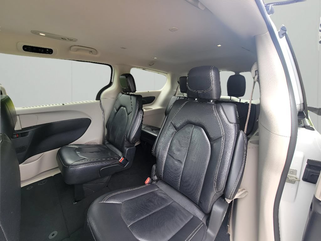 Used 2022 Chrysler Pacifica Touring-L FWD image 26