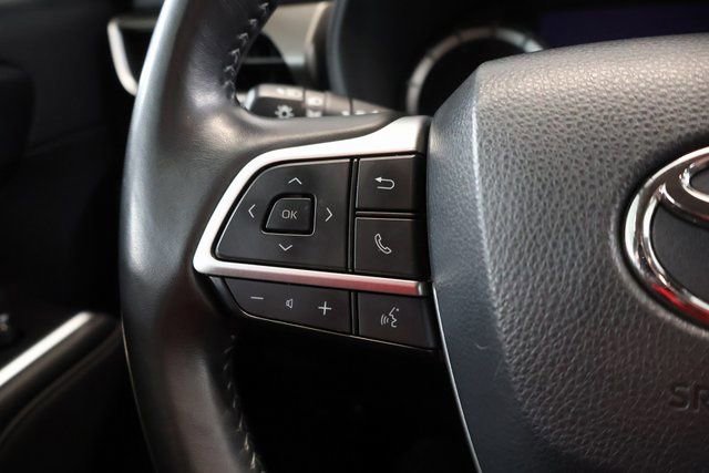 Used 2024 Toyota Highlander LE image 19