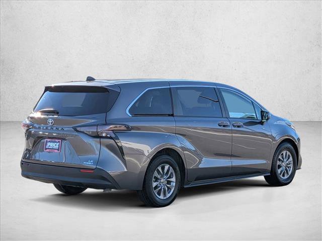 Used 2023 Toyota Sienna LE image 5