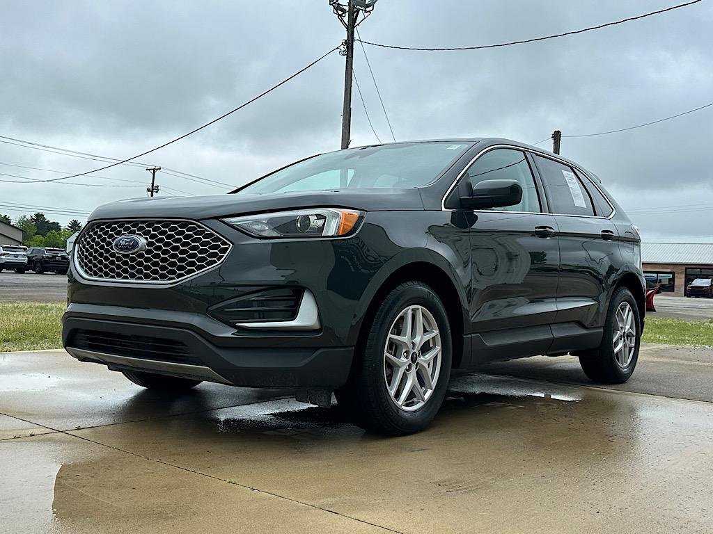 Used 2023 Ford Edge SEL image 3