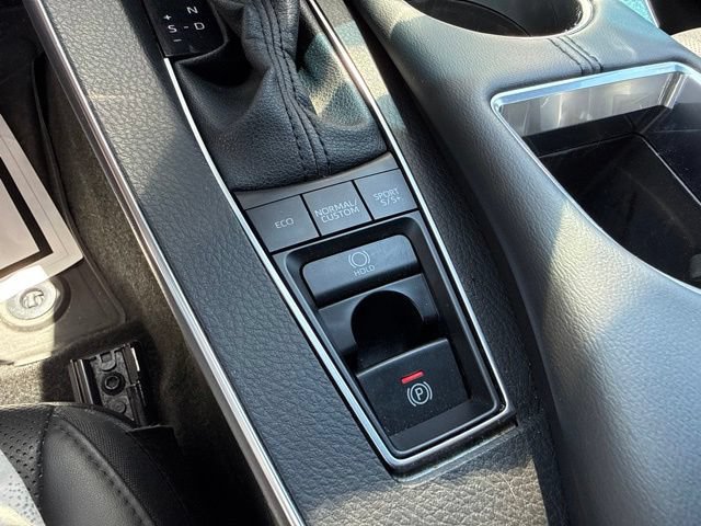 Used 2022 Toyota Avalon Touring FWD image 15