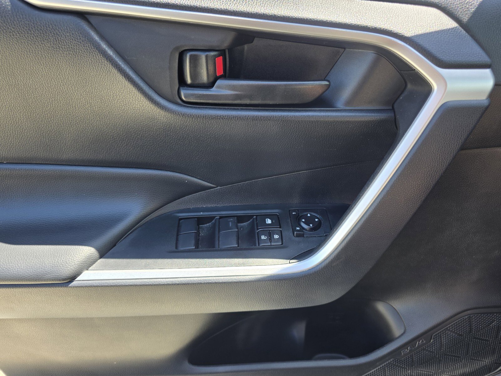 Certified 2024 Toyota RAV4 LE FWD image 27
