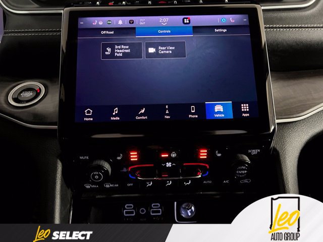 Used 2023 Jeep Grand Cherokee L Limited AWD/4WD image 23