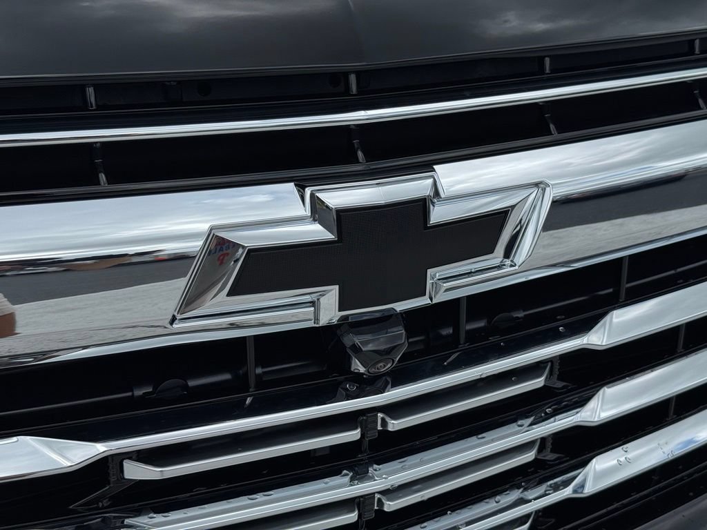 New 2026 Chevrolet Suburban Premier w/ Sun And Tow Package AWD/4WD image 9