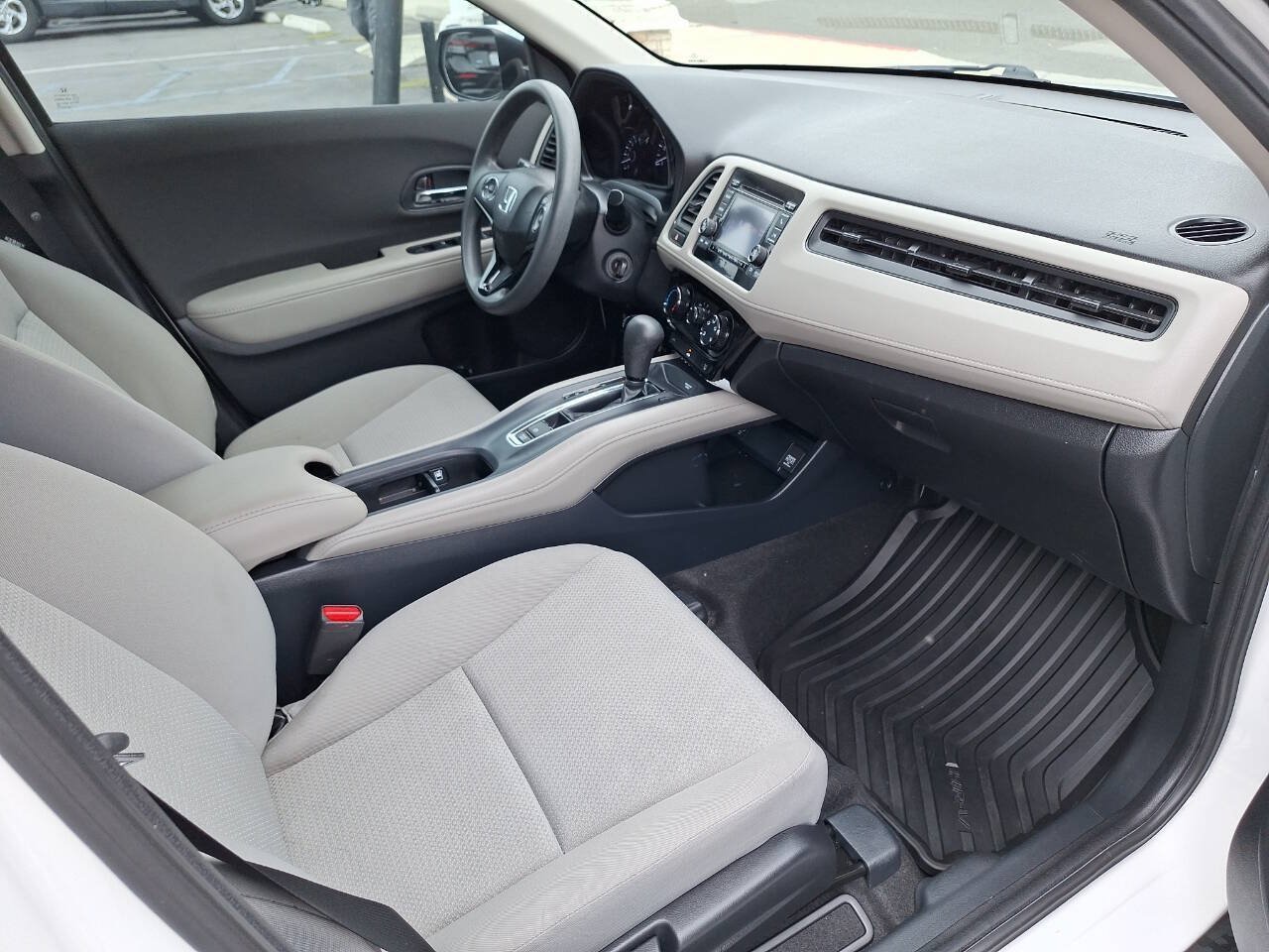 Used 2022 Honda HR-V LX image 10