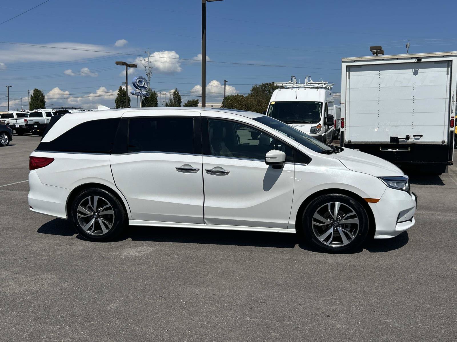 Used 2023 Honda Odyssey Touring image 2