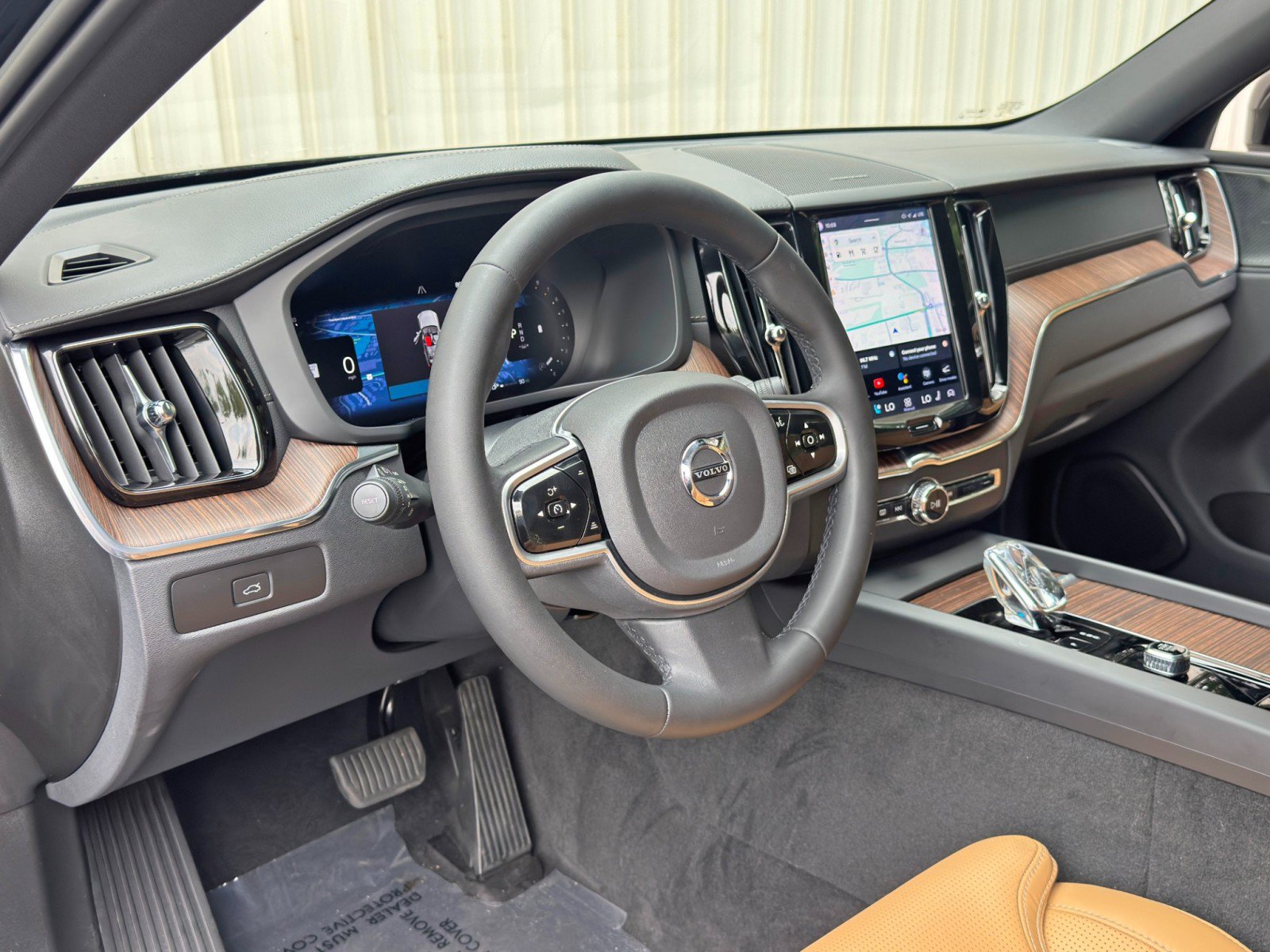 Used 2023 Volvo XC60 B5 Ultimate w/ Climate Package FWD image 14