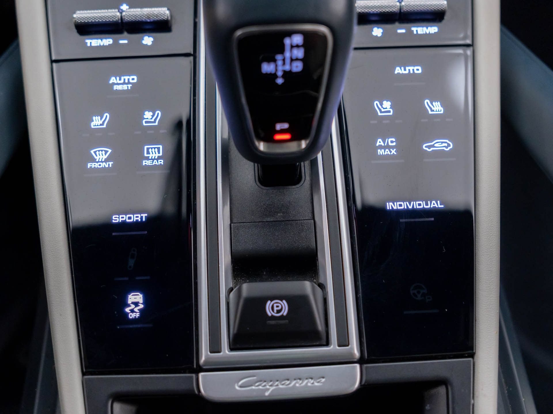 Certified 2022 Porsche Cayenne AWD/4WD image 27
