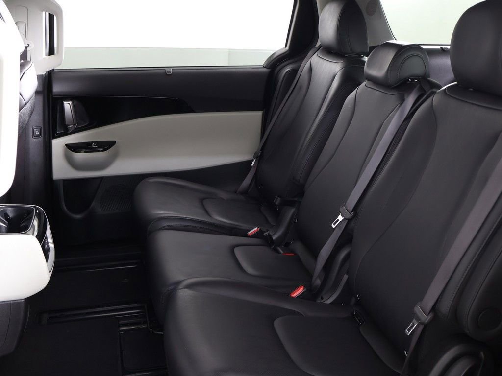 Used 2023 Kia Carnival EX FWD image 32