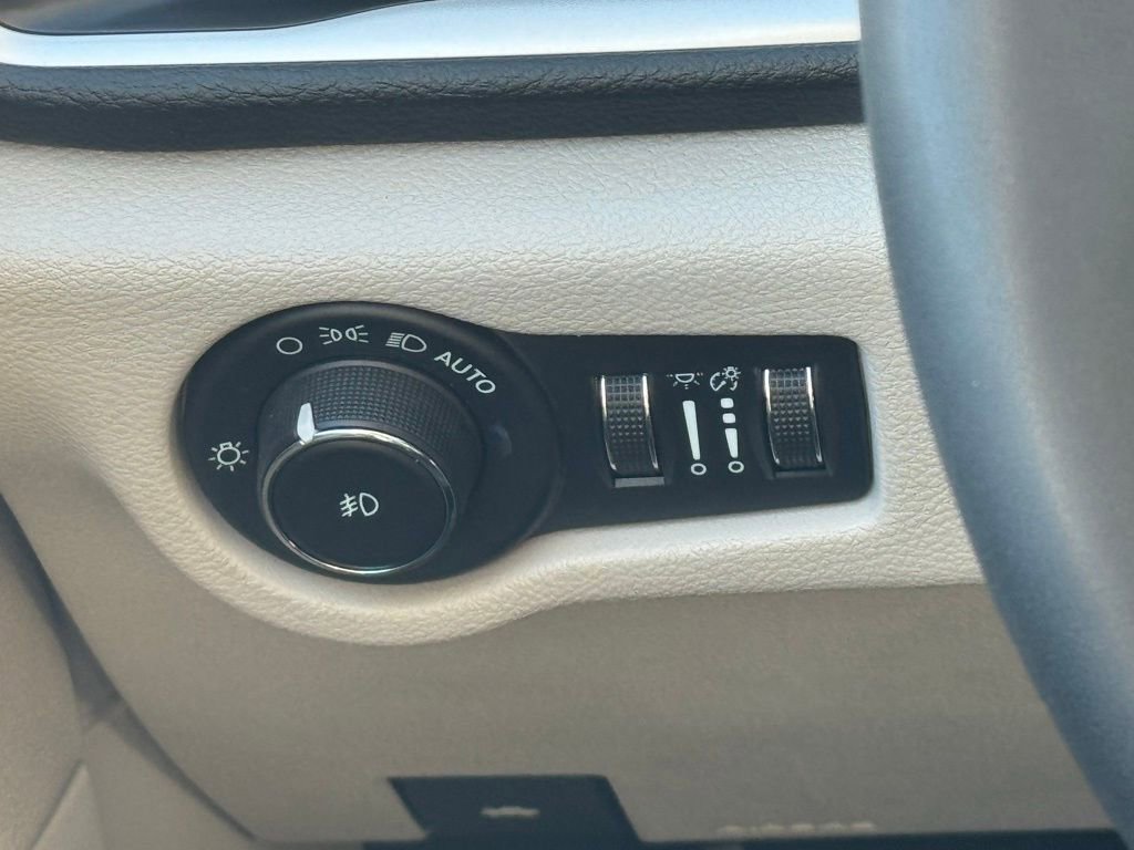 Used 2022 Chrysler Pacifica Touring-L image 36