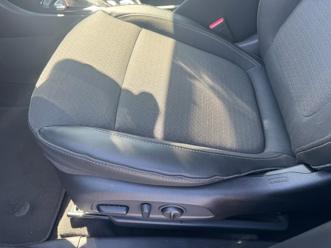 Used 2023 Buick Encore GX Select image 18